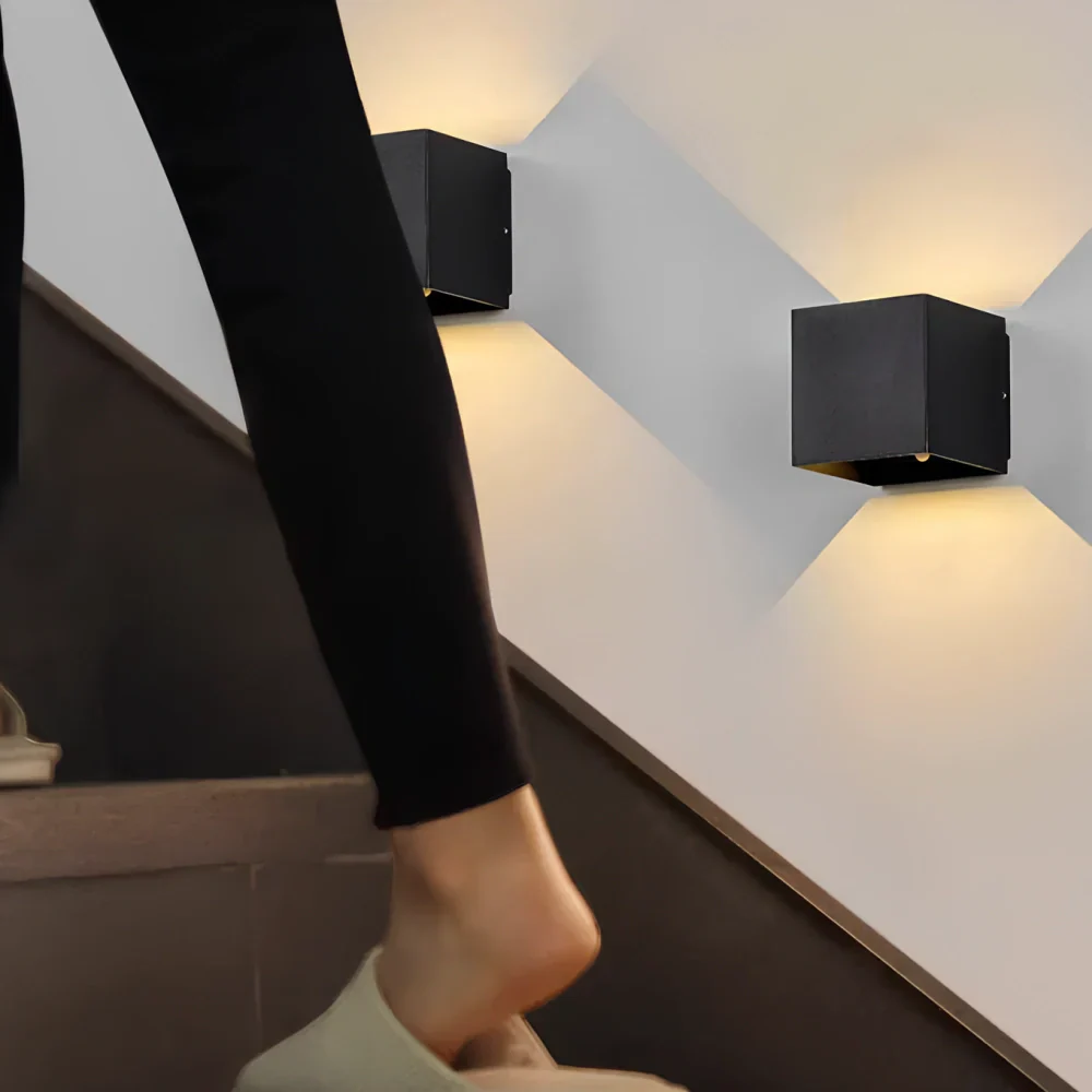 Lagoz Ease | Adjustable Wall Light