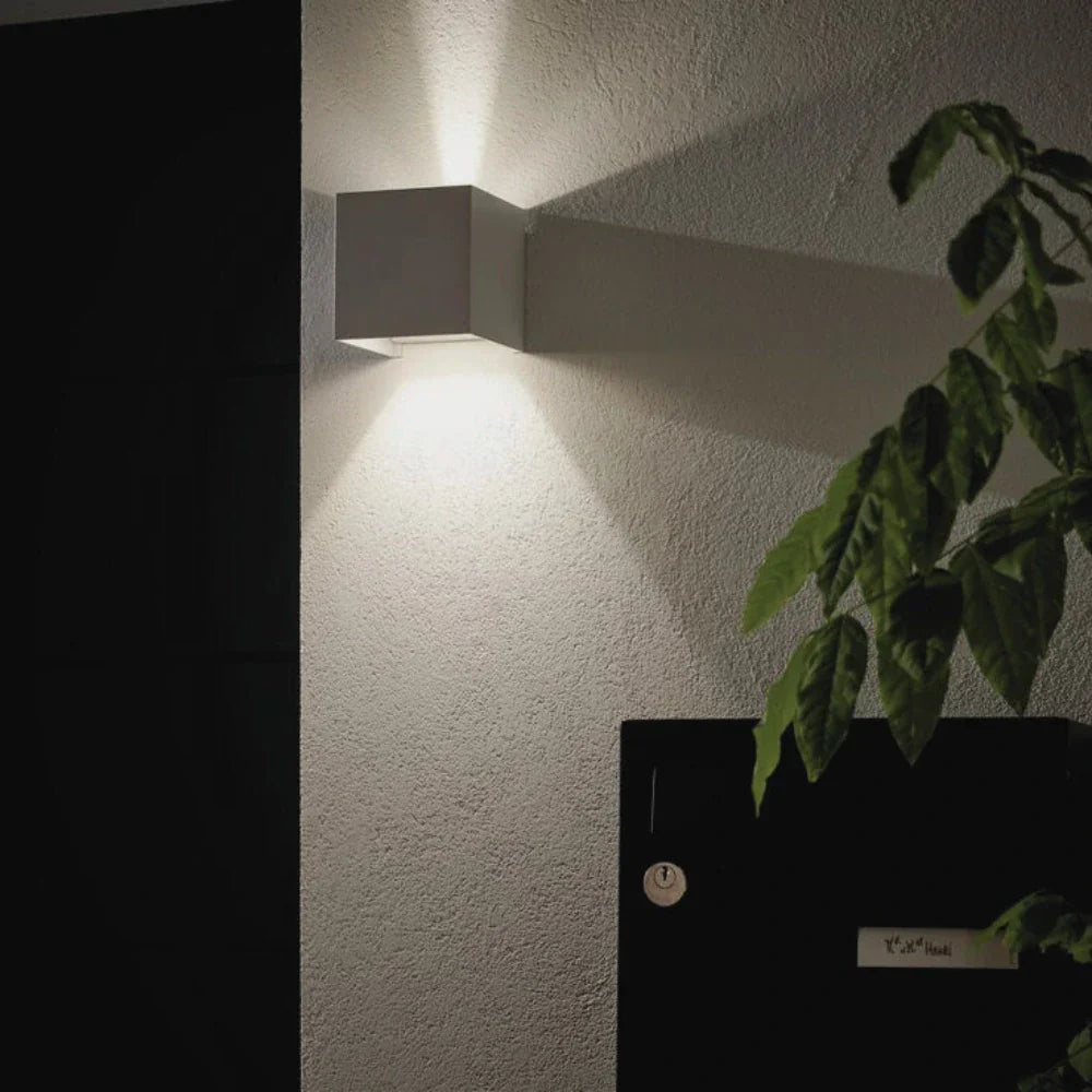 Lagoz Ease | Adjustable Wall Light