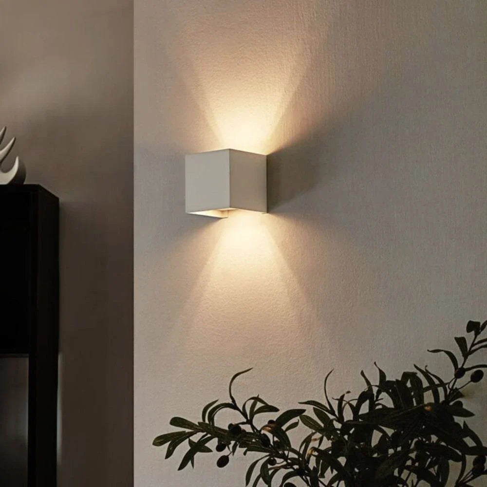 Lagoz Ease | Adjustable Wall Light