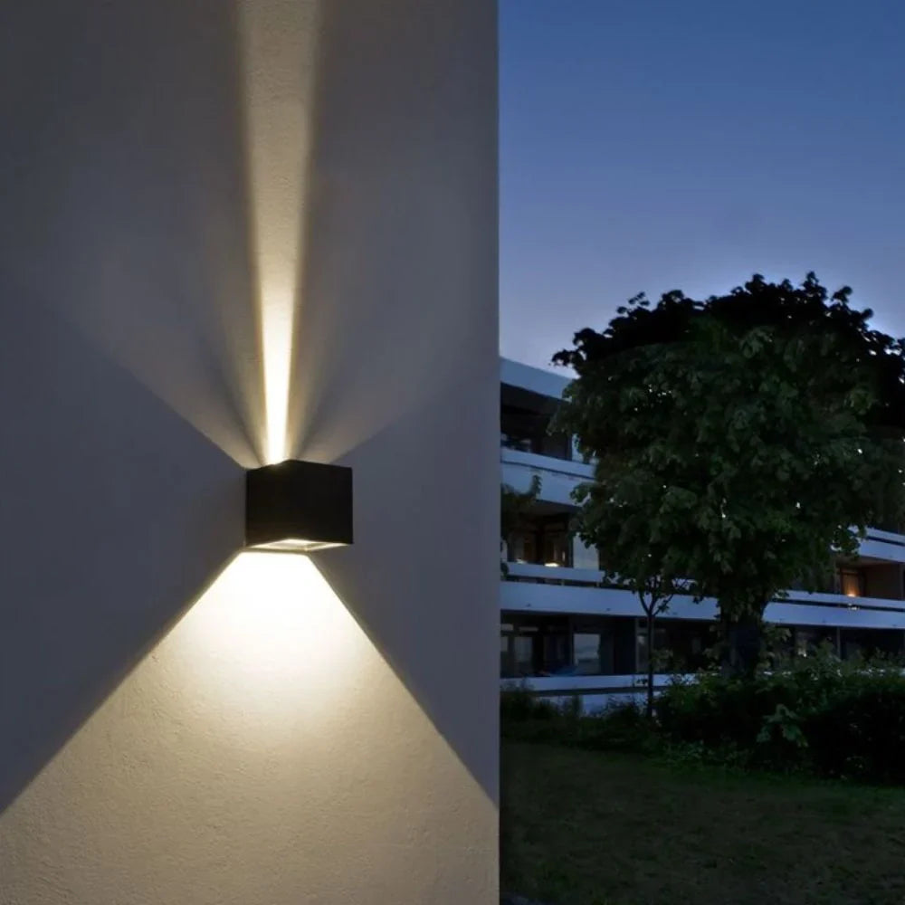 Lagoz Ease | Adjustable Wall Light